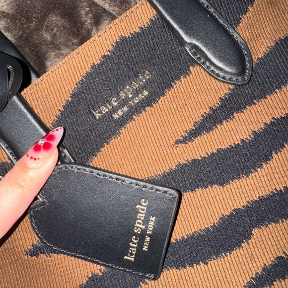 Kate Spade New York Manhattan Tiger Jacquard Small Tote - Picture 3 of 6